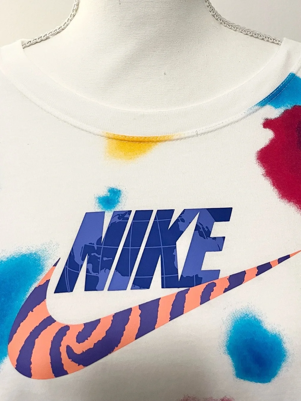 Nike Cropped Chest Graphic Tie-Dye Tee. White with Red/Blue/Yellow Spots. Sz L